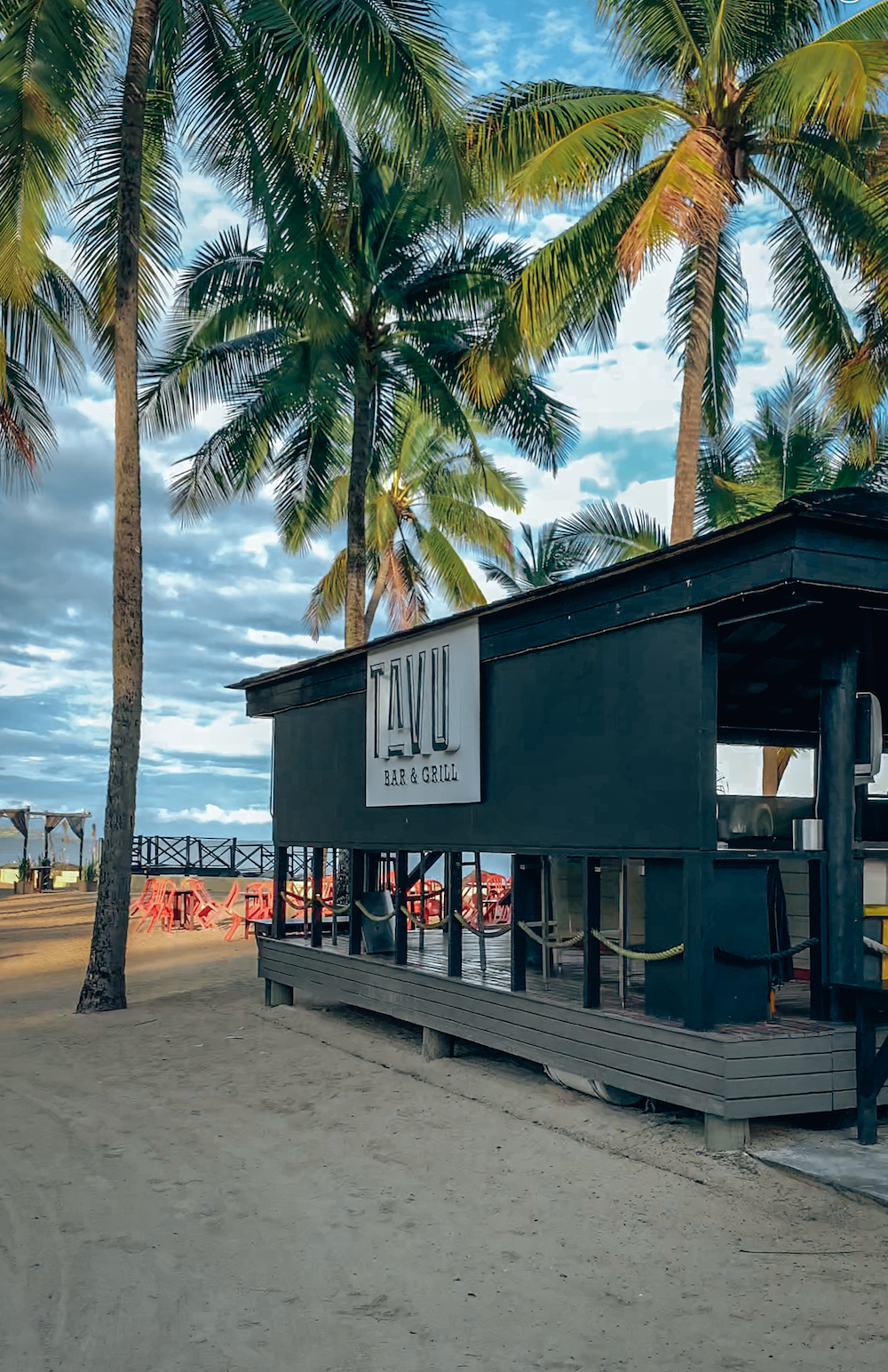 Tavu Bar and Grill at DoubleTree by Hilton Fiji Resort - Viti Levu, Fiji